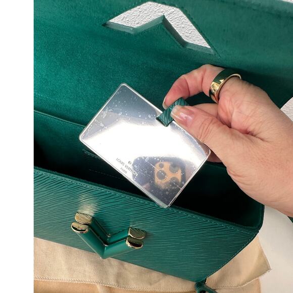 Louis Vuitton Twist MM Shoulder Bag – Emerald Epi Leather with Gold Hardware - Picture 12 of 16